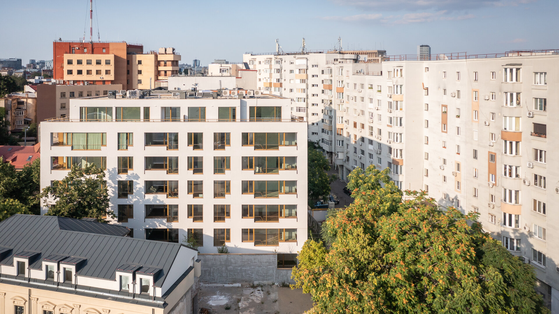 Apartment Building on Virgiliu Street